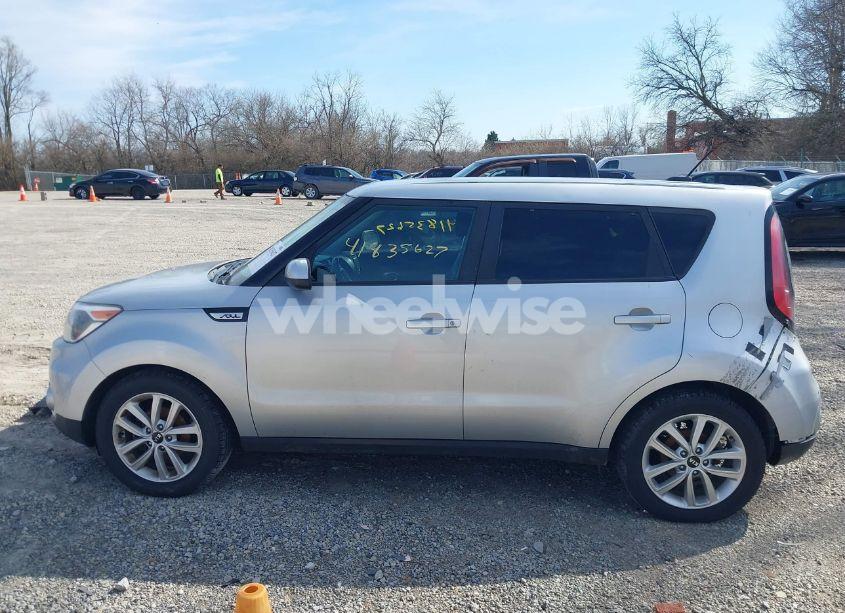 Photo 15 of 2018 Kia Soul + (VIN KNDJP3A55J7576218)