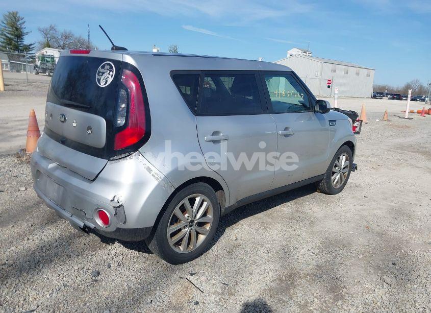 Photo 4 of 2018 Kia Soul + (VIN KNDJP3A55J7576218)