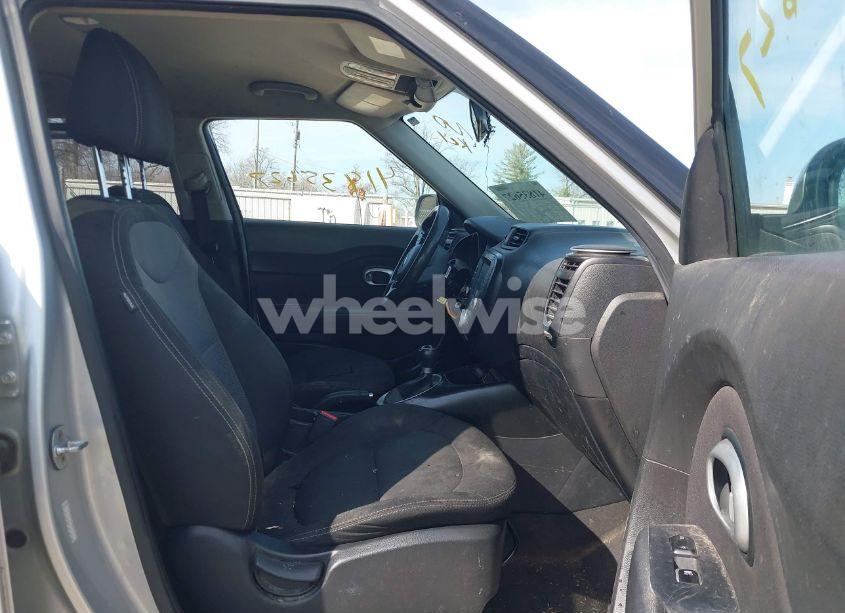 Photo 5 of 2018 Kia Soul + (VIN KNDJP3A55J7576218)