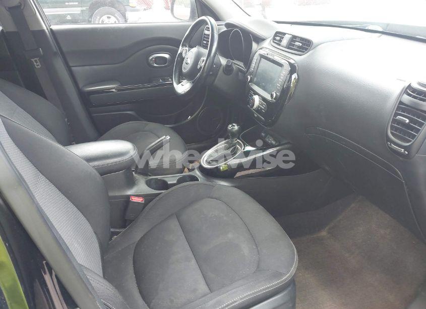 Photo 5 of 2018 Kia Soul + (VIN KNDJP3A55J7590815)