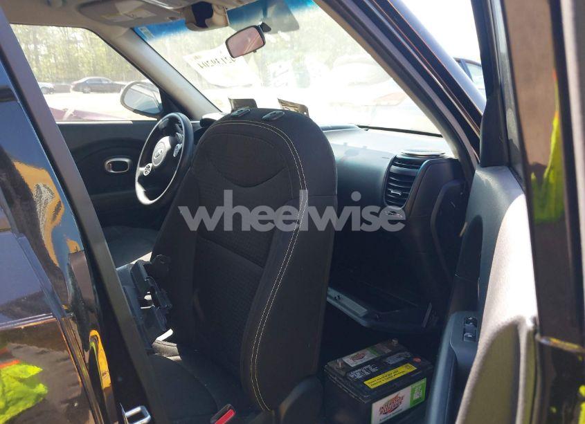 Photo 5 of 2014 Kia Soul + (VIN KNDJP3A56E7744597)