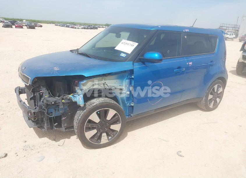 Photo 2 of 2016 Kia Soul + (VIN KNDJP3A56G7316693)