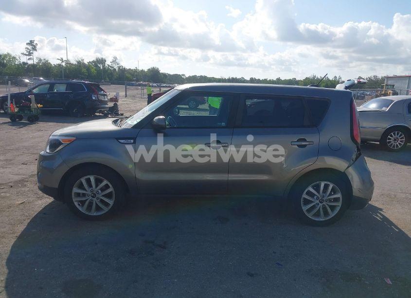 Photo 14 of 2017 Kia Soul + (VIN KNDJP3A56H7422417)