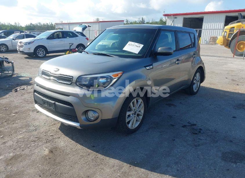 Photo 2 of 2017 Kia Soul + (VIN KNDJP3A56H7422417)