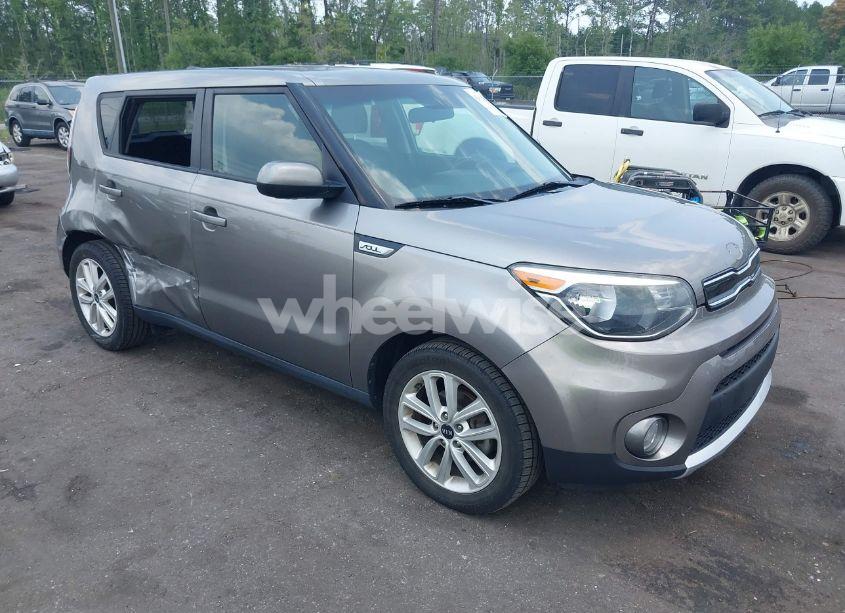 2018 Kia Soul + (VIN KNDJP3A56J7597417) main photo
