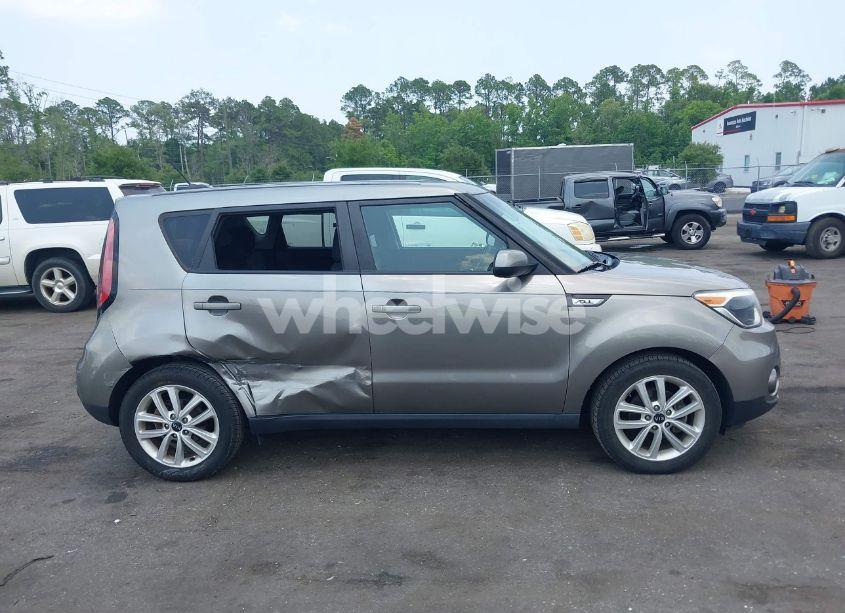 Photo 14 of 2018 Kia Soul + (VIN KNDJP3A56J7597417)