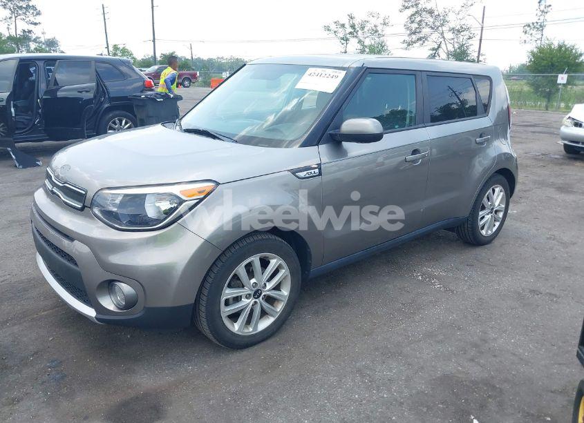 Photo 2 of 2018 Kia Soul + (VIN KNDJP3A56J7597417)