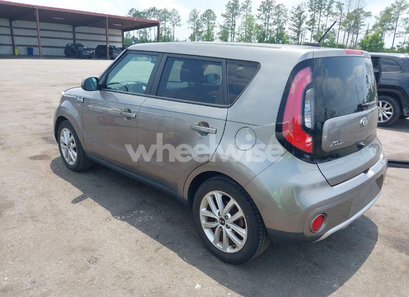 Photo 3 of 2018 Kia Soul + (VIN KNDJP3A56J7597417)