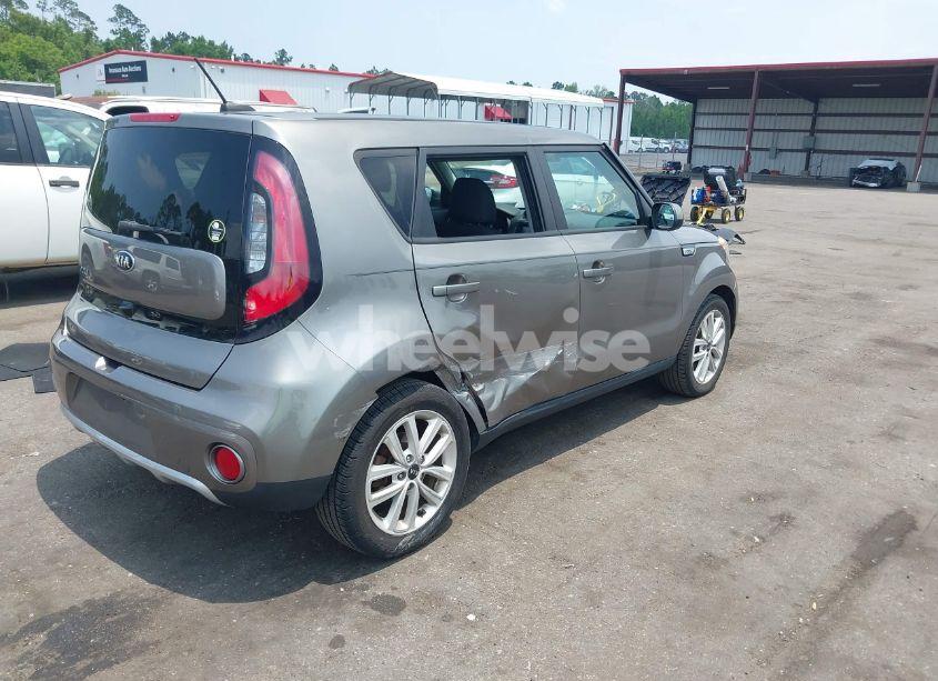 Photo 4 of 2018 Kia Soul + (VIN KNDJP3A56J7597417)