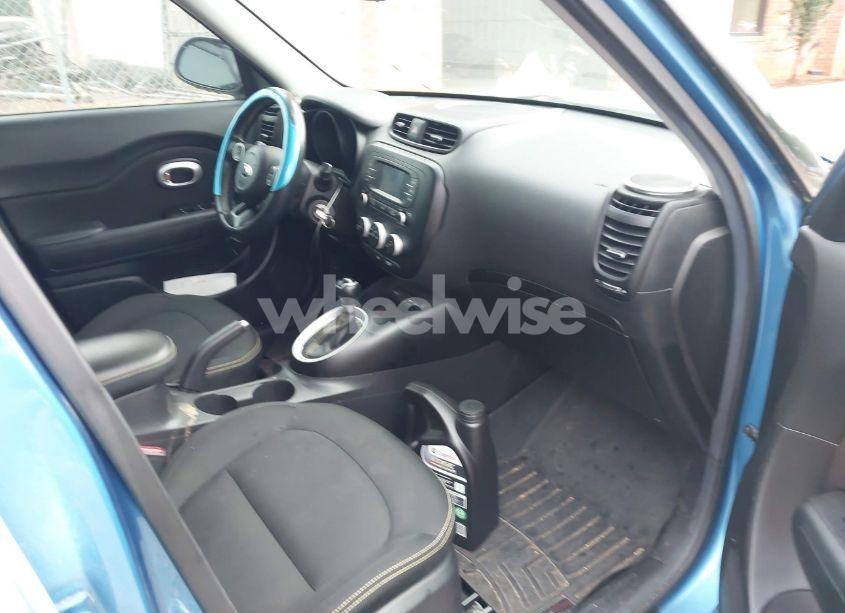 Photo 5 of 2016 Kia Soul + (VIN KNDJP3A57G7310952)