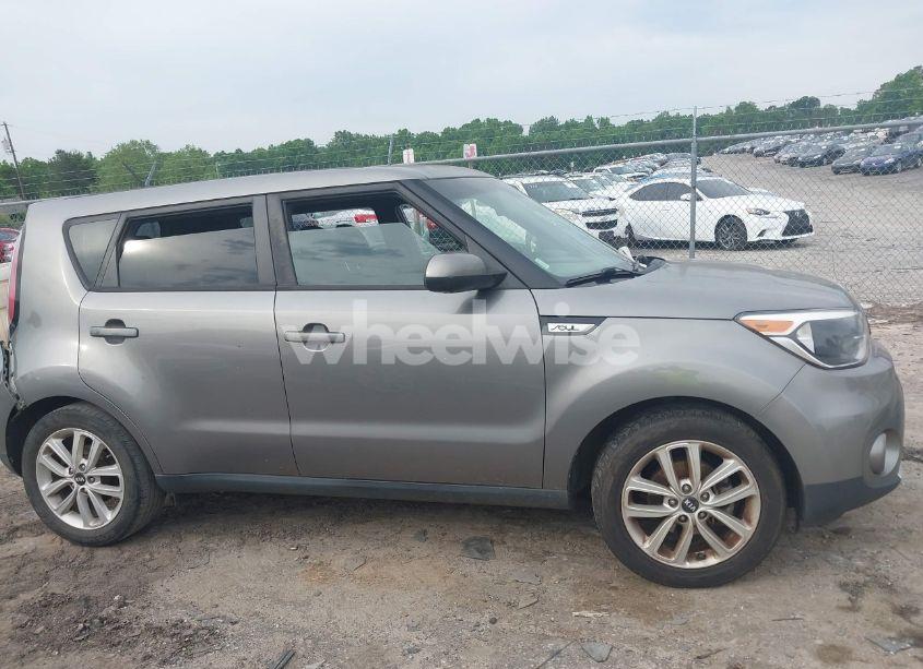 Photo 13 of 2017 Kia Soul + (VIN KNDJP3A57H7411667)