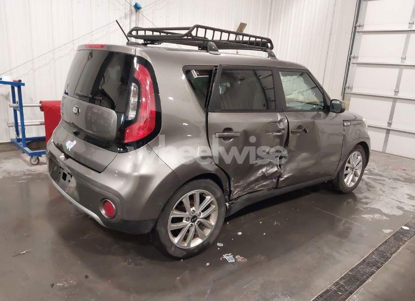 Photo 4 of 2017 Kia Soul + (VIN KNDJP3A57H7460352)