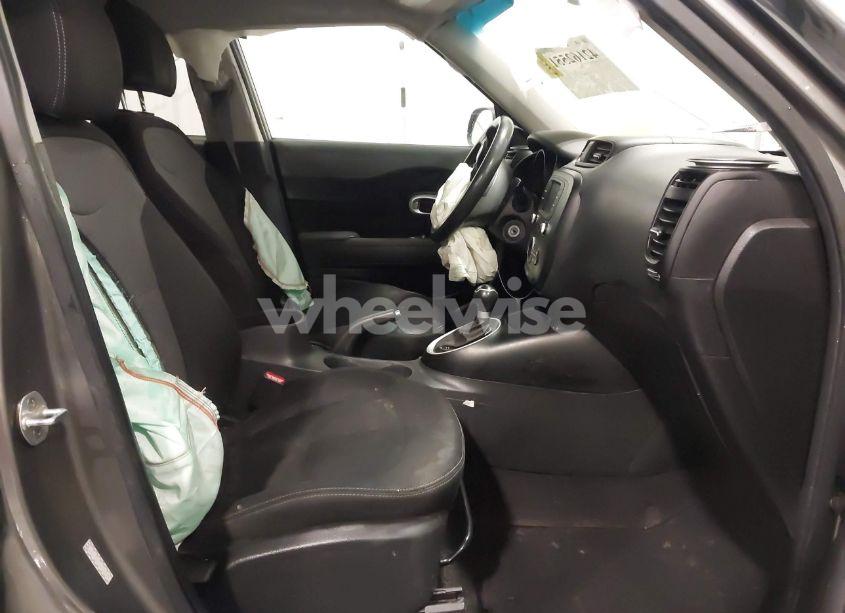 Photo 5 of 2017 Kia Soul + (VIN KNDJP3A57H7460352)