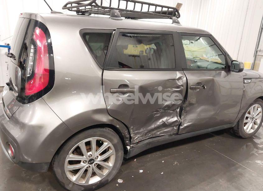 Photo 6 of 2017 Kia Soul + (VIN KNDJP3A57H7460352)