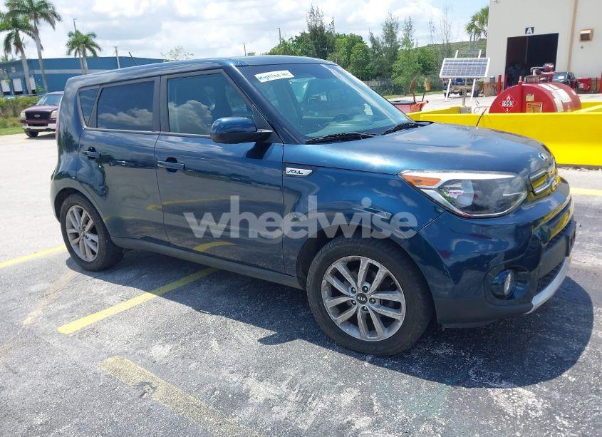 2018 Kia Soul + (VIN KNDJP3A57J7505232) main photo