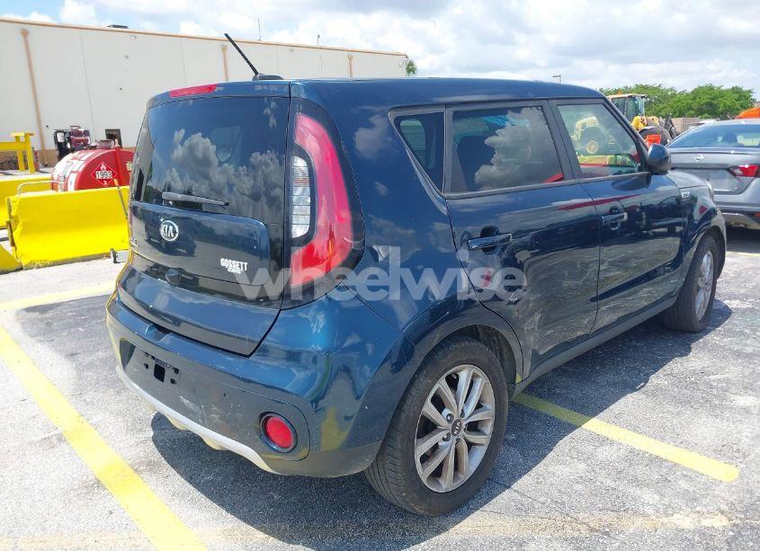 Photo 4 of 2018 Kia Soul + (VIN KNDJP3A57J7505232)