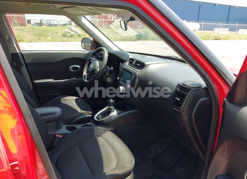 Photo 5 of 2018 Kia Soul + (VIN KNDJP3A57J7530874)