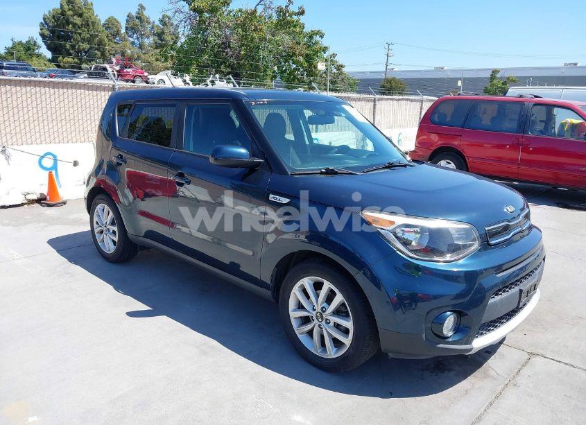 2018 Kia Soul + (VIN KNDJP3A57J7539588) main photo