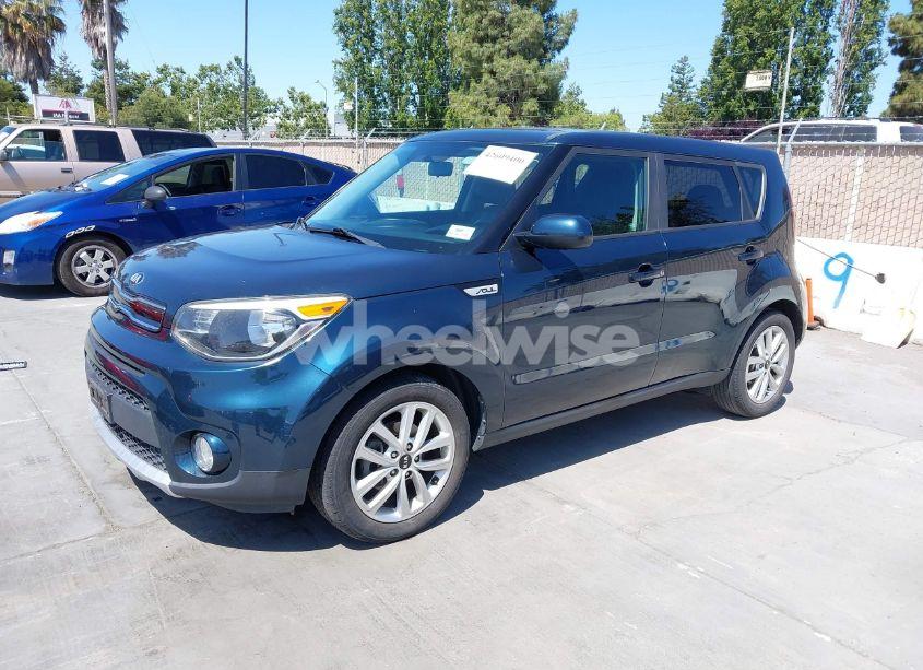 Photo 2 of 2018 Kia Soul + (VIN KNDJP3A57J7539588)
