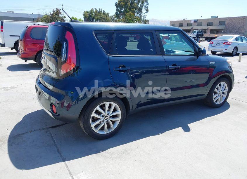 Photo 4 of 2018 Kia Soul + (VIN KNDJP3A57J7539588)