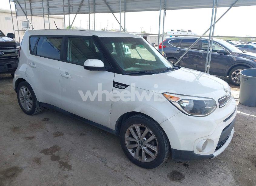2018 Kia Soul + (VIN KNDJP3A57J7540529) main photo