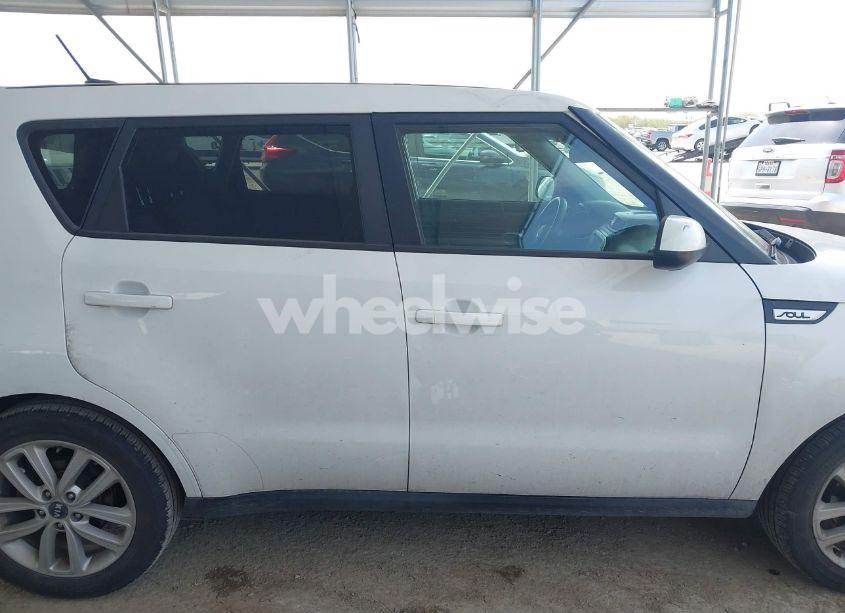 Photo 13 of 2018 Kia Soul + (VIN KNDJP3A57J7540529)