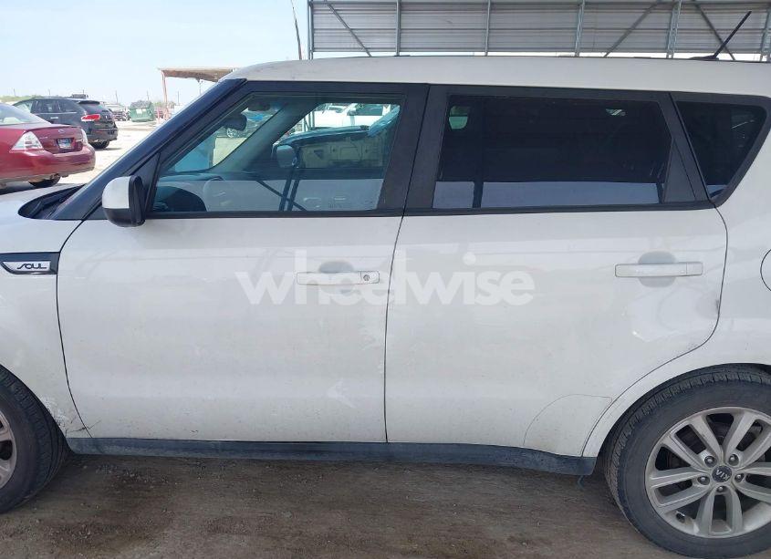 Photo 14 of 2018 Kia Soul + (VIN KNDJP3A57J7540529)