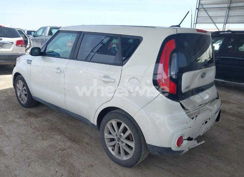 Photo 3 of 2018 Kia Soul + (VIN KNDJP3A57J7540529)