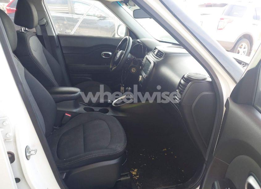 Photo 5 of 2018 Kia Soul + (VIN KNDJP3A57J7540529)