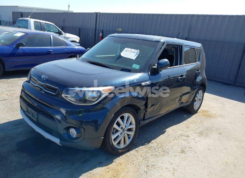 Photo 2 of 2019 Kia Soul + (VIN KNDJP3A57K7699312)