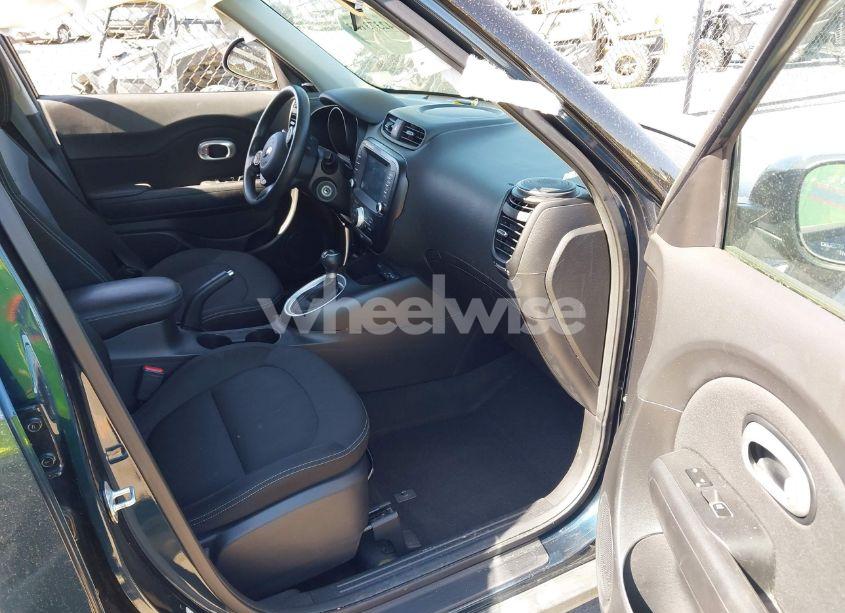 Photo 5 of 2019 Kia Soul + (VIN KNDJP3A57K7699312)