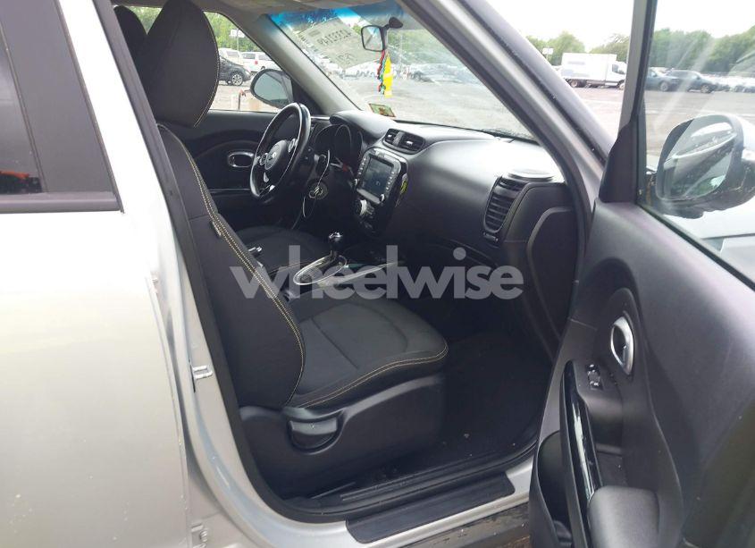 Photo 5 of 2014 Kia Soul + (VIN KNDJP3A58E7733682)