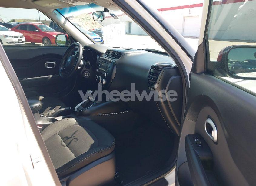 Photo 5 of 2016 Kia Soul + (VIN KNDJP3A58G7315870)