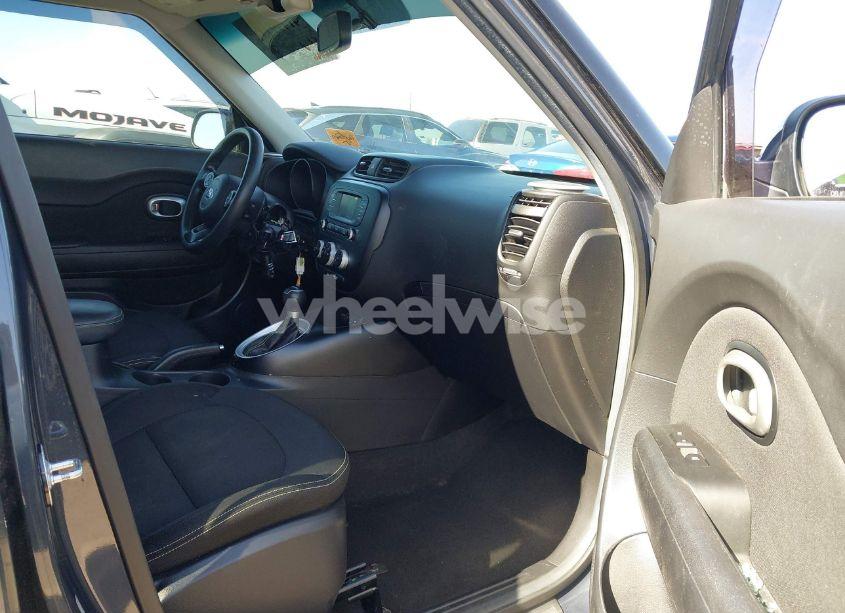 Photo 5 of 2016 Kia Soul + (VIN KNDJP3A58G7336105)