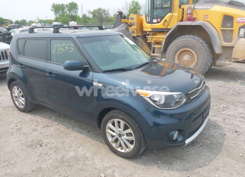 2017 Kia Soul + (VIN KNDJP3A58H7487480) main photo