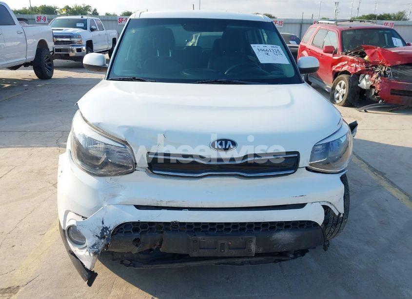 Photo 13 of 2018 Kia Soul + (VIN KNDJP3A58J7902609)
