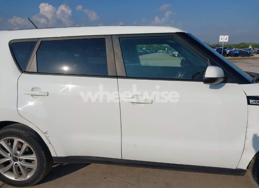 Photo 14 of 2018 Kia Soul + (VIN KNDJP3A58J7902609)