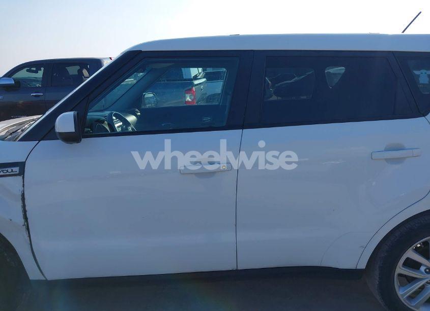 Photo 15 of 2018 Kia Soul + (VIN KNDJP3A58J7902609)