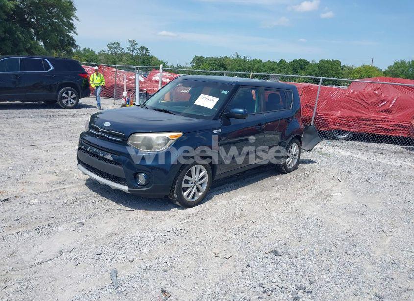 Photo 2 of 2019 Kia Soul + (VIN KNDJP3A58K7649020)