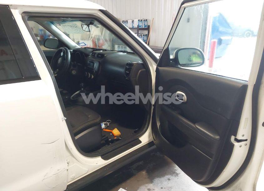 Photo 5 of 2014 Kia Soul + (VIN KNDJP3A59E7054522)