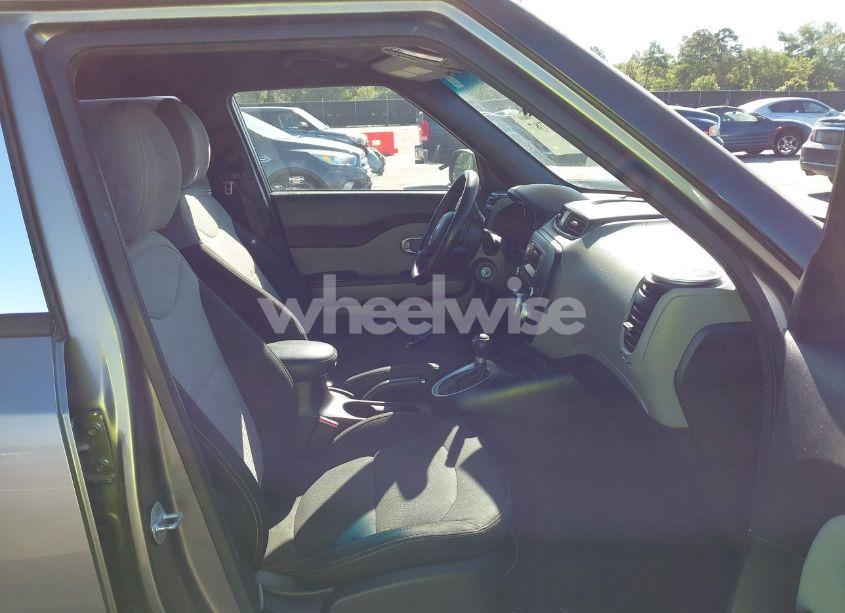 Photo 5 of 2014 Kia Soul + (VIN KNDJP3A59E7108644)