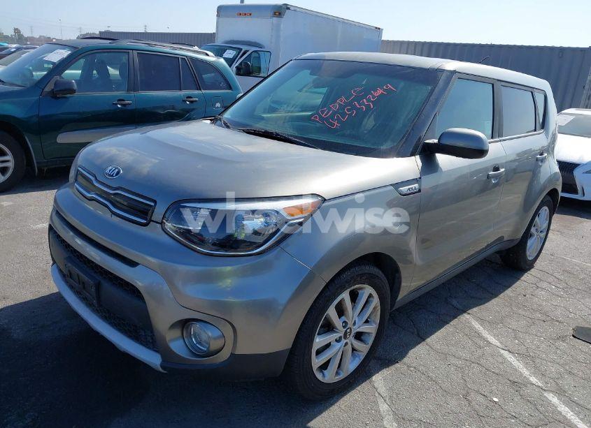 Photo 2 of 2019 Kia Soul + (VIN KNDJP3A59K7698100)