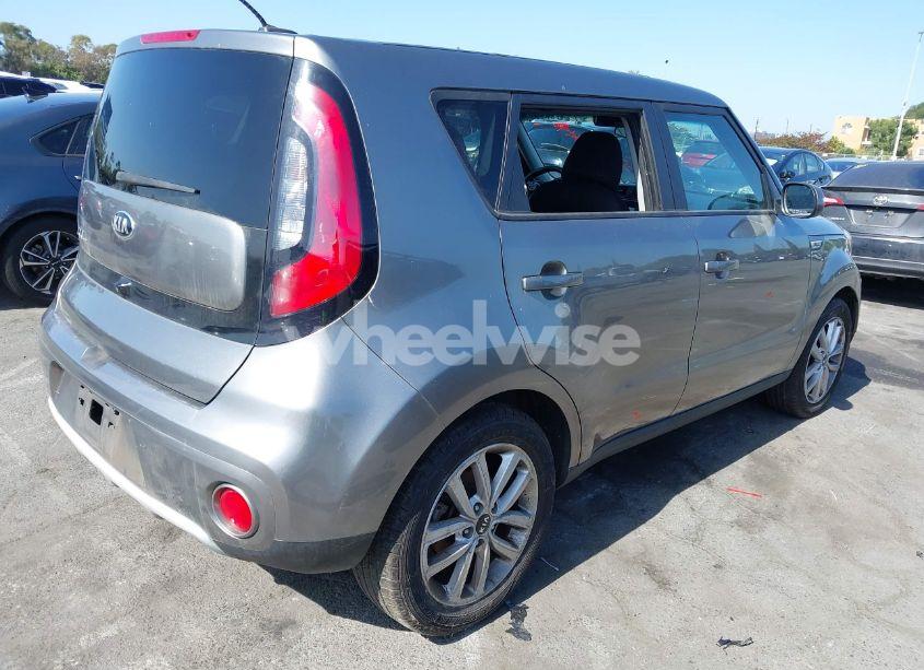 Photo 4 of 2019 Kia Soul + (VIN KNDJP3A59K7698100)