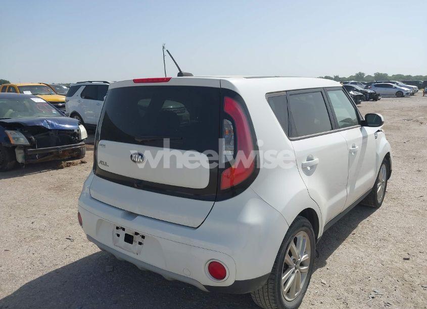 Photo 4 of 2019 Kia Soul + (VIN KNDJP3A59K7698145)