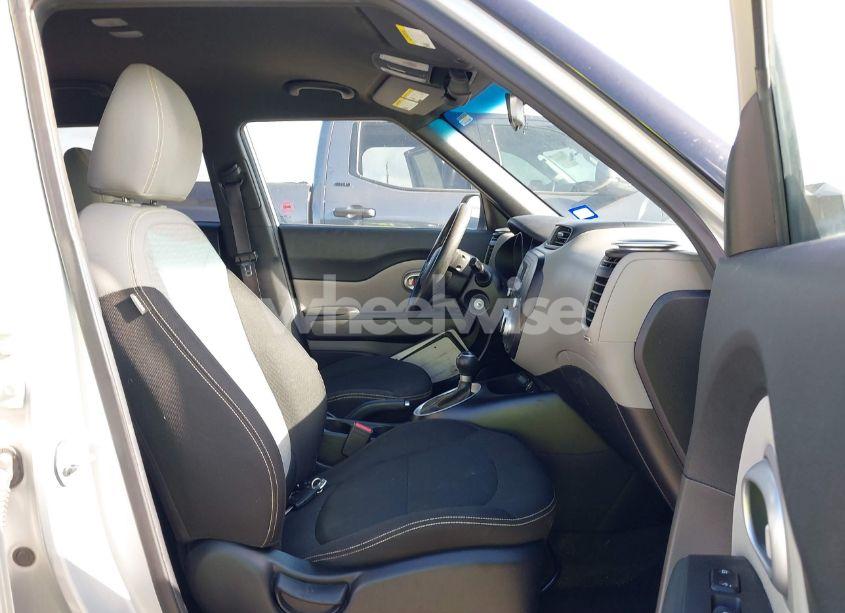 Photo 5 of 2014 Kia Soul + (VIN KNDJP3A5XE7722750)