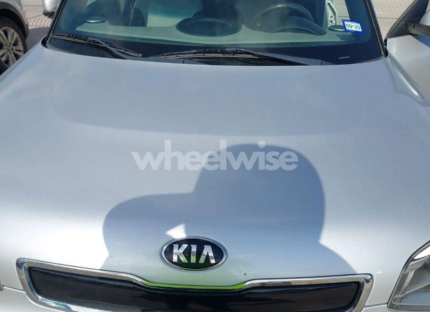 Photo 6 of 2014 Kia Soul + (VIN KNDJP3A5XE7722750)