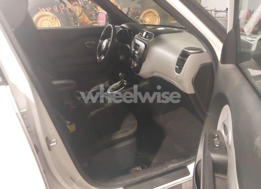 Photo 5 of 2015 Kia Soul + (VIN KNDJP3A5XF7115779)