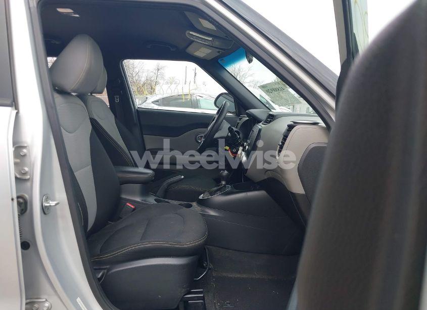 Photo 5 of 2015 Kia Soul + (VIN KNDJP3A5XF7758410)
