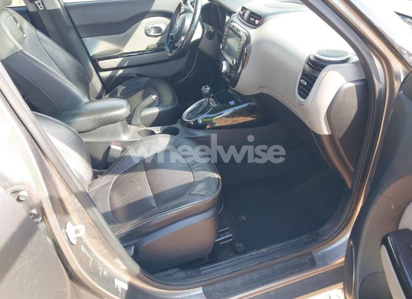 Photo 5 of 2016 Kia Soul + (VIN KNDJP3A5XG7321153)