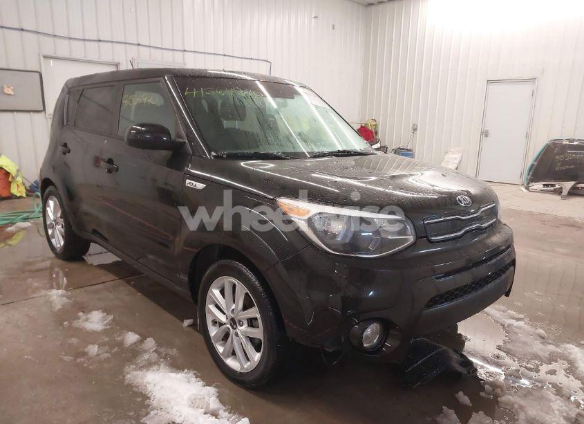 2017 Kia Soul + (VIN KNDJP3A5XH7424218) main photo